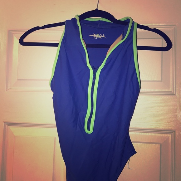 BODY GLOVE Athletic Bathing SUIT NWT.PRICE DROP! - Picture 1 of 2